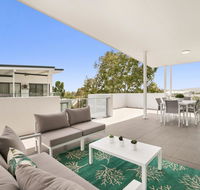 Spacious apartment with generous entertaining - Accommodation Redcliffe