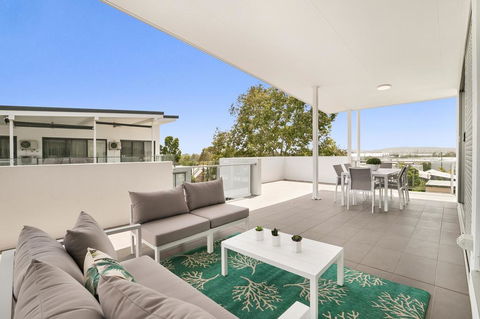 Spacious Apartment With Generous Entertaining - Accommodation Redcliffe 0