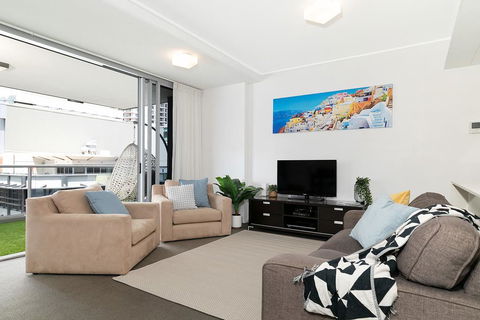Spacious Executive 3 Bedroom - Brisbane CBD - Views - Pool - WIFI - Free Parking - Accommodation Redcliffe 3