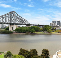 Spacious Executive 3 Bedroom - Brisbane CBD - Views - Pool - WIFI - Free parking - Accommodation Redcliffe