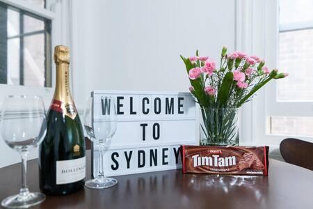 Spacious Harbour View 4bd Home In Sydney CBD - Accommodation Redcliffe 1