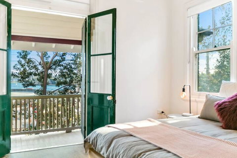 Spacious Harbour View 4bd Home In Sydney CBD - Accommodation Redcliffe 2