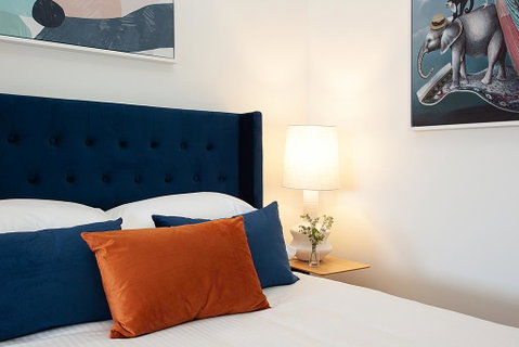 Spacious Studio With Balcony In Inner-City Glebe - Accommodation Redcliffe 1