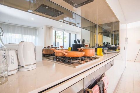 Spacious&Cozy 1 Bedroom + 1 Bathroom Zetland APT - Accommodation Redcliffe 1