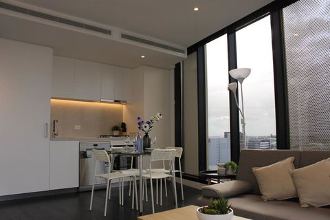 Spectacular Views Of CBD By FV With Free Car Park - Accommodation Redcliffe 2