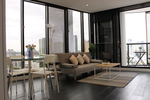 Spectacular Views Of CBD By FV With Free Car Park - Accommodation Redcliffe 3