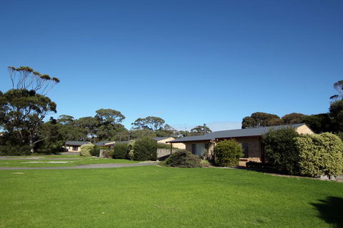 Spring Bay Villas - Accommodation Redcliffe 0