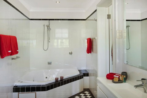 St Raphael - Accommodation Redcliffe 3