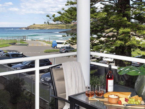 St Tropez Beachside Luxe - Accommodation Redcliffe 3