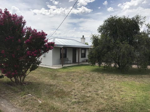 Stable Cottage - Accommodation Redcliffe 0