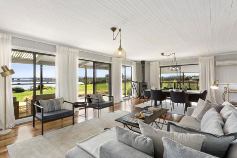 Stargazers Cottage - L'Abode - Accommodation Redcliffe 0