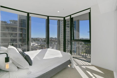 Stay In Style-Luxury CBD Apartment - Accommodation Redcliffe 2