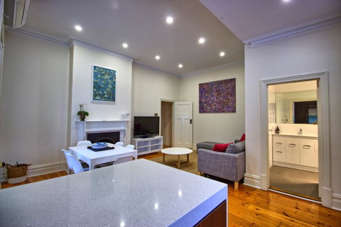 Stay On Sussex - Accommodation Redcliffe 2