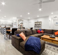 StayCentral - Rosanna Luxurious Mansion - Accommodation Redcliffe