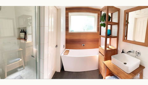 Steep Creek Retreat - Accommodation Redcliffe 1