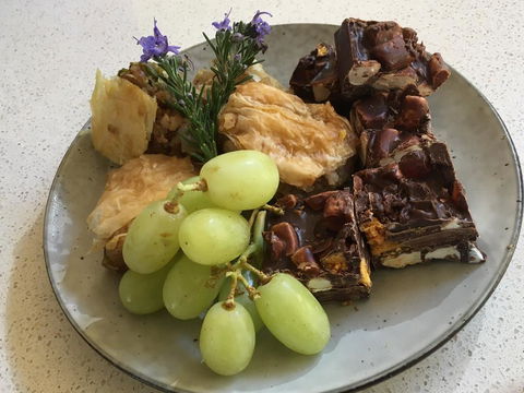 Stephanies Country Cottages - Accommodation Redcliffe 0