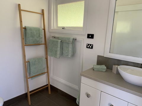 Stephanies Country Cottages - Accommodation Redcliffe 3