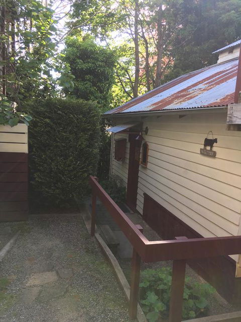 Stone's Throw Cottage Bed And Breakfast - Accommodation Redcliffe 3