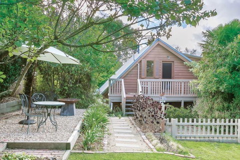 Stonehenge Retreat - Accommodation Redcliffe 2