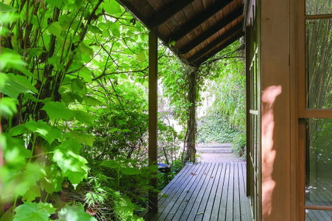 Stonehenge Retreat - Accommodation Redcliffe 1