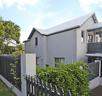 Stones-Throw - Accommodation Redcliffe