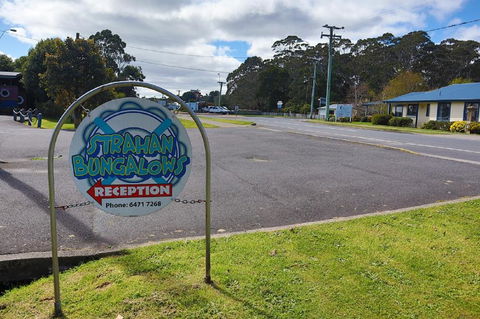 Strahan Bungalows - Accommodation Redcliffe 2
