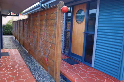 Strahan Bungalows - Accommodation Redcliffe 3