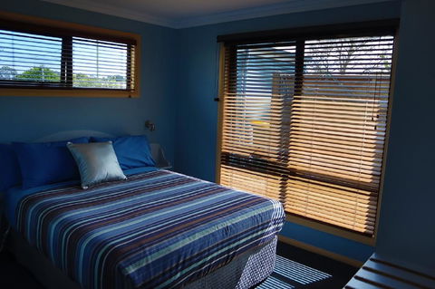 Strahan Bungalows - Accommodation Redcliffe 1