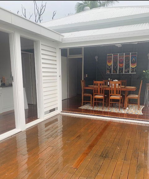 Stranded In Oz Stay In Relaxing Environment, FREE WIFI, NETFLIX, POOL, AIR CON - Accommodation Redcliffe 3