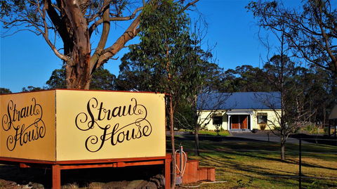Straw House B And B - Accommodation Redcliffe 0