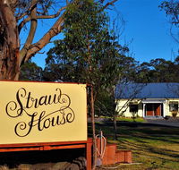 Straw House B and B - Accommodation Redcliffe