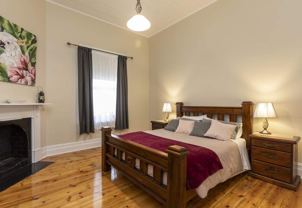Sedan SA Accommodation Redcliffe