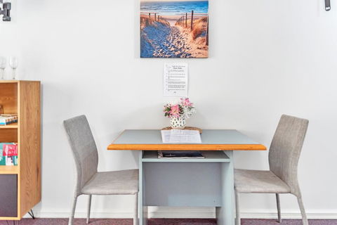 Studio 30 On The Terrace - Accommodation Redcliffe 3