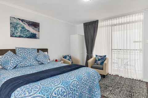 Studio 30 On The Terrace - Accommodation Redcliffe 2
