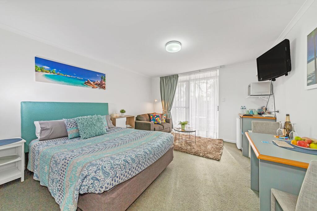 Meadow Springs WA Accommodation Redcliffe