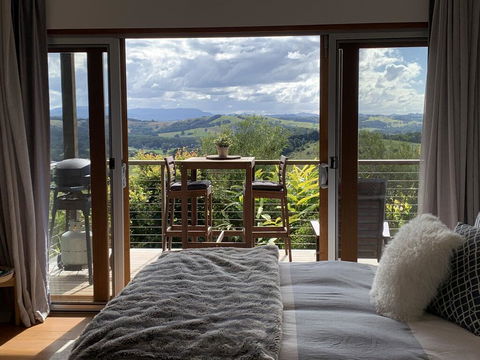 Studio With Stunning Mountain Views - Accommodation Redcliffe 0