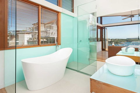 Stunning Architecture With Superb Balmoral Views! - Accommodation Redcliffe 2