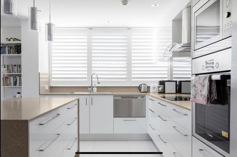 Stunning Burleigh Beach Apartment - Accommodation Redcliffe 1