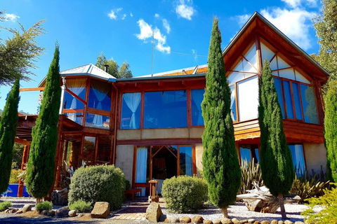 STUNNING HOME WITH AMAZING VIEWS - Just 20 Mins To The City And Only 10 To MONA! - Accommodation Redcliffe 3