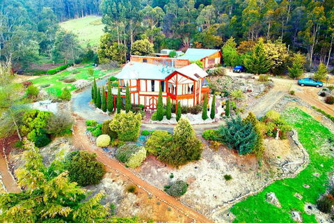STUNNING HOME WITH AMAZING VIEWS - Just 20 Mins To The City And Only 10 To MONA! - Accommodation Redcliffe 2