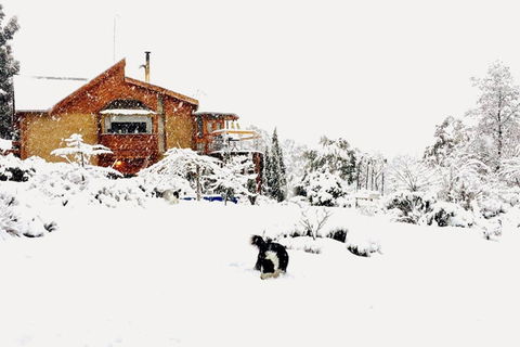 STUNNING HOME WITH AMAZING VIEWS - Just 20 Mins To The City And Only 10 To MONA! - Accommodation Redcliffe 0