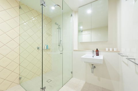 Stunning Potts Point Apartment - Accommodation Redcliffe 3