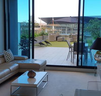 Stunning Riverside Apartment near MCEC and Casino - Accommodation Redcliffe