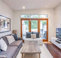 Stunning Townhouse- Quiet Street Close to CBD - Accommodation Redcliffe