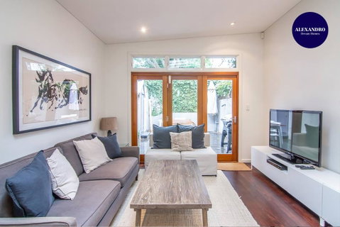 Stunning Townhouse- Quiet Street Close To CBD - Accommodation Redcliffe 0
