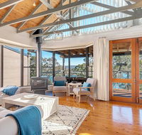 STUNNING WATERFRONT ESCAPE AT DALEYS POINT - Accommodation Redcliffe