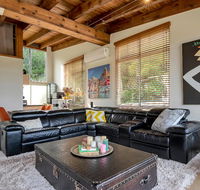 STYLISH  RELAXED LAKE HOME // NARRABEEN - Accommodation Redcliffe
