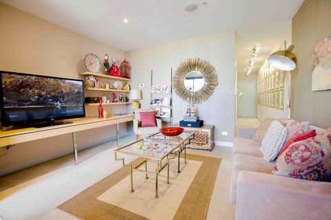 Stylish 1 Bedroom Apartment Amazing City Views - Accommodation Redcliffe 2