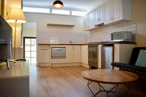 Stylish Cute Cottage In McMahons Point - Accommodation Redcliffe 1