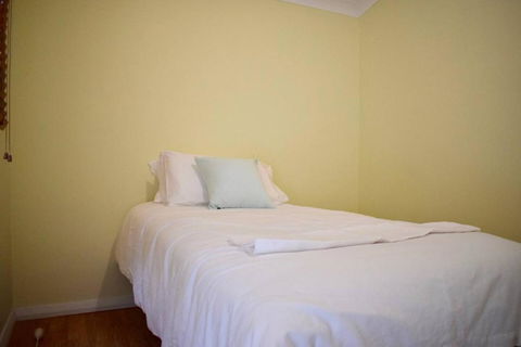 Stylish Cute Cottage In McMahons Point - Accommodation Redcliffe 3
